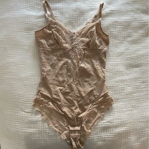 Pinsy smoothing lace shapewear bodysuit - beige XL